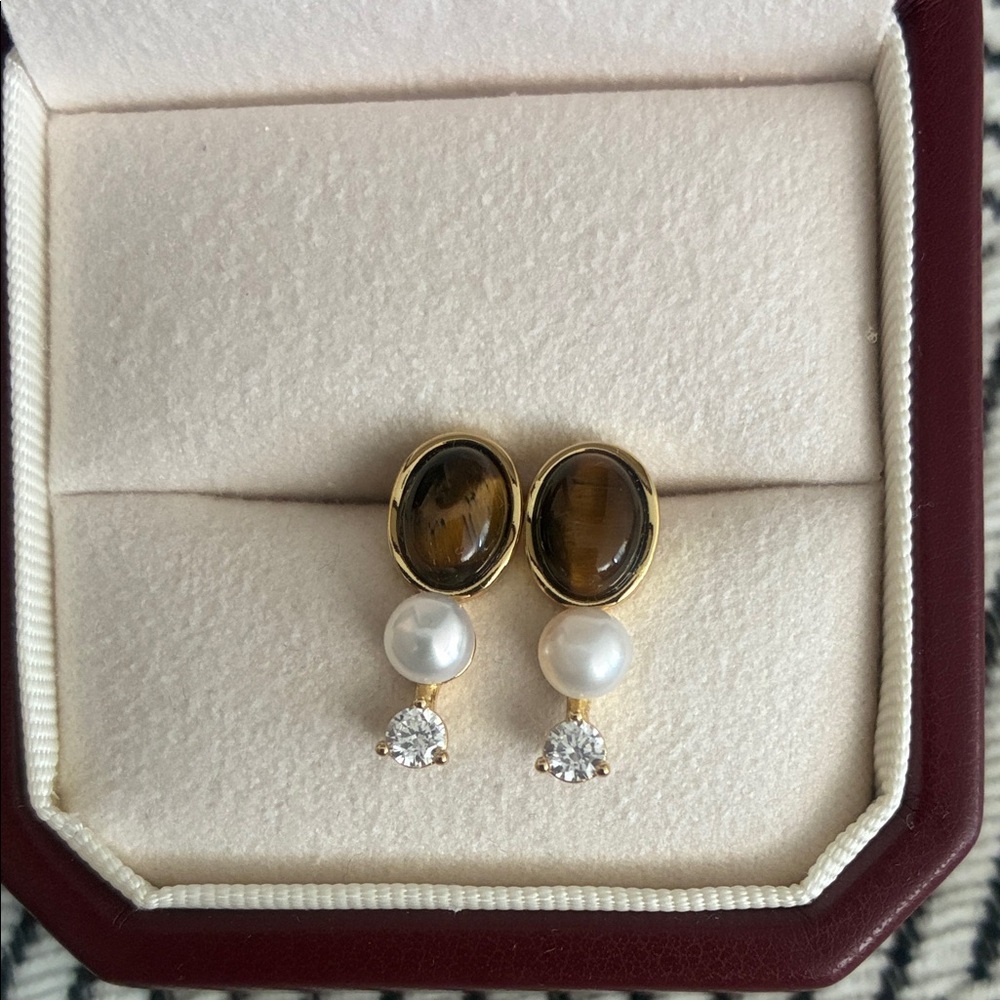 Elegant Gold and Pearl Earrings